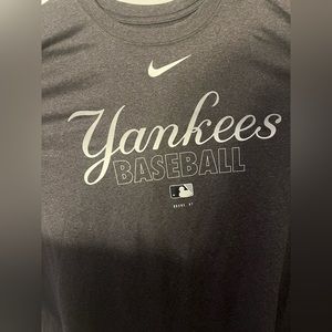 Brand New, Nike MLB Men’s X-Large DRI-FIT New York Yankees Baseball Gray t-shirt